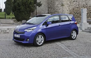 Лампы Toyota Verso-S Verso-S / 1 пок.