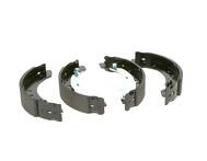Задние тормозные колодки Bosch  0 986 487 746
